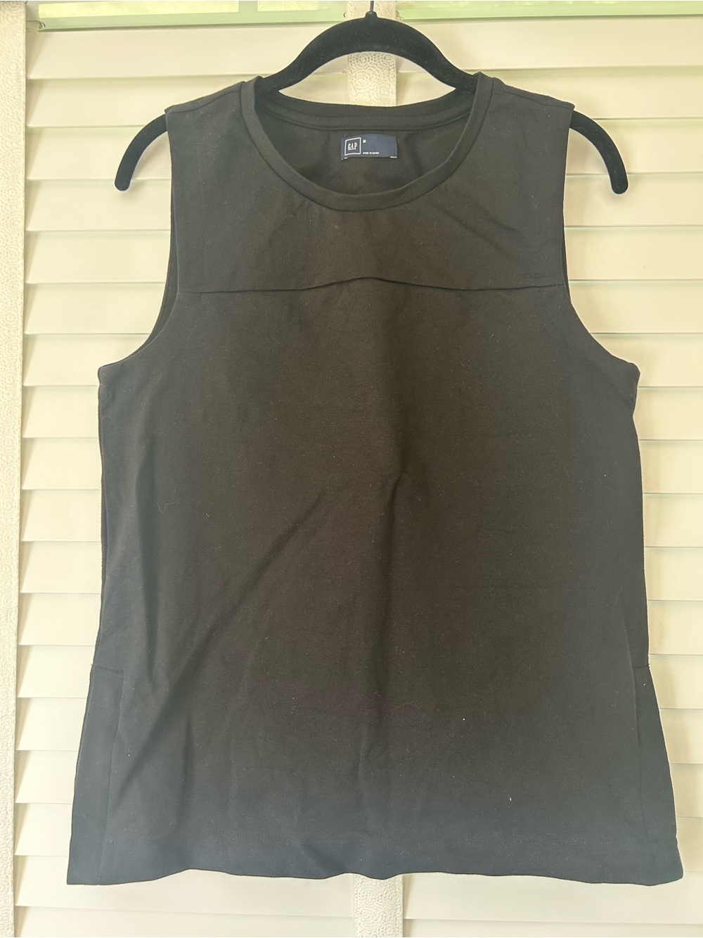 Gap Tank Top Black Zipper Side Detail Medium
